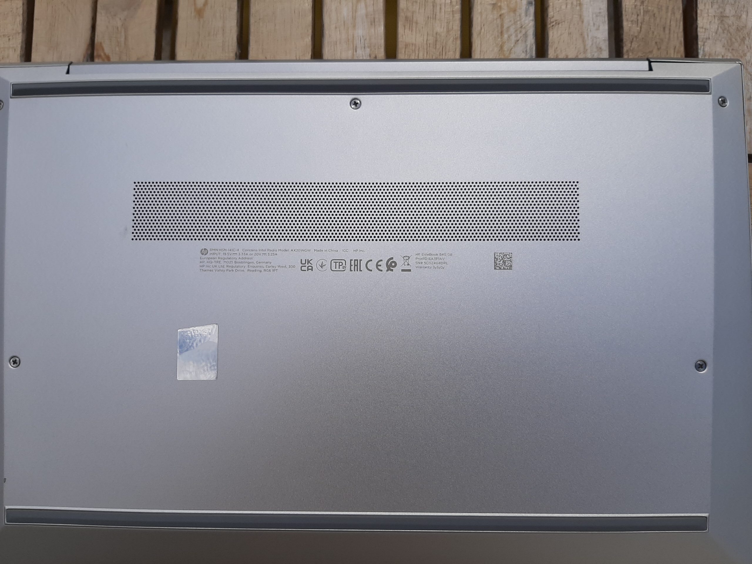 HP EliteBook 840 G8 i5 vue dessous