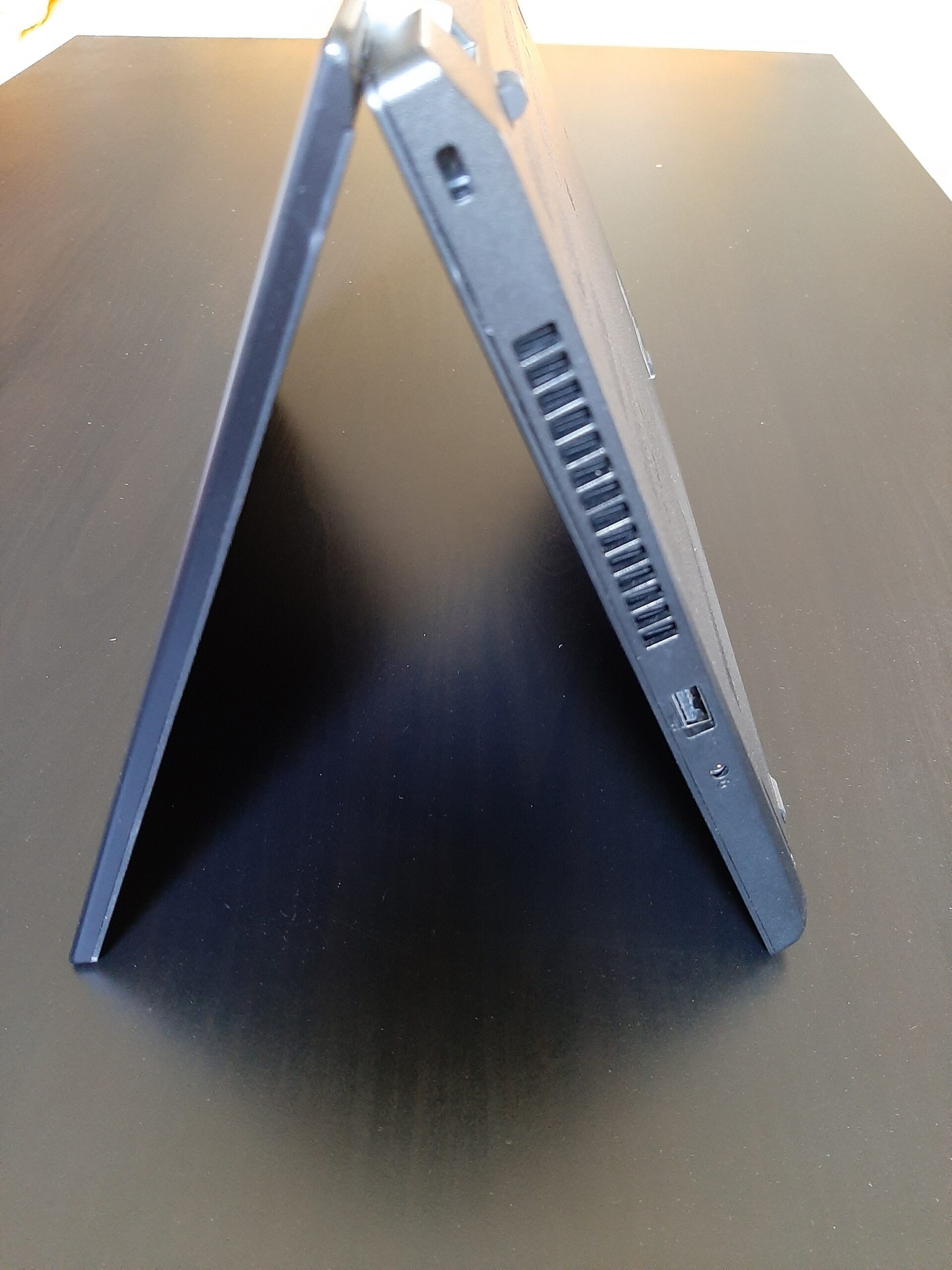 Lenovo ThinkPad L14 gen 1 vue connecteur tekvexo