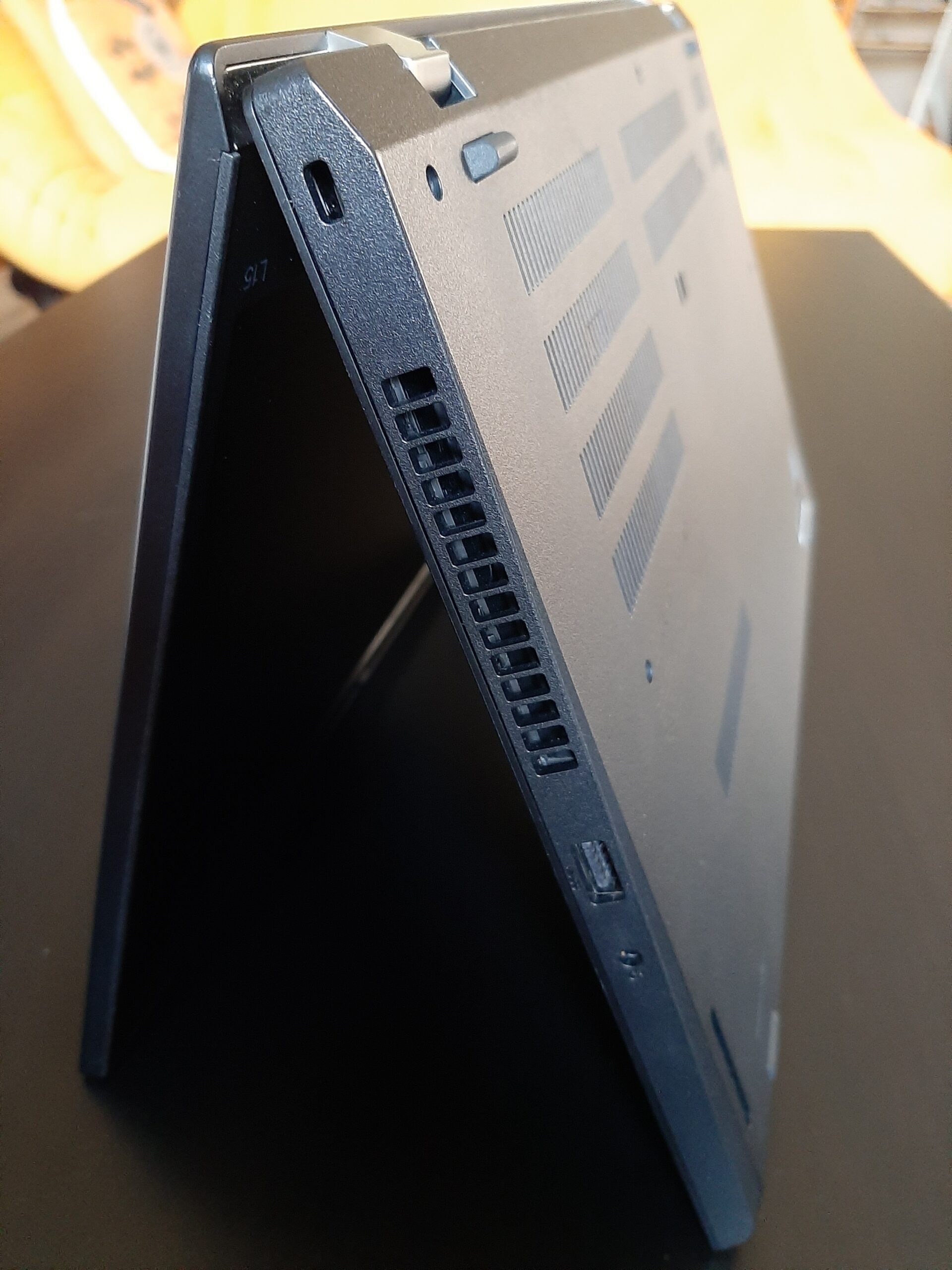 image réelle stock Tekvexo Lenovo L15