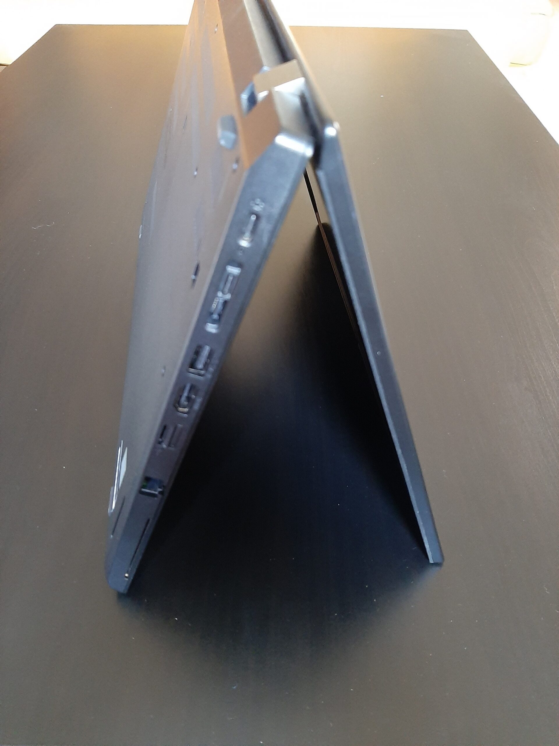 image réelle stock Tekvexo Lenovo L15