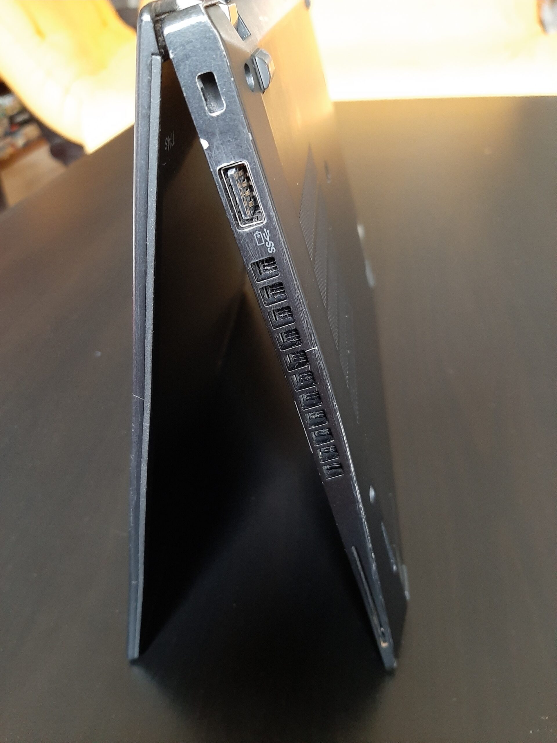 image réelle stock tekvexo Lenovo T14s
